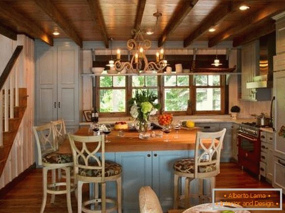 Cucina in legno in stile country blu
