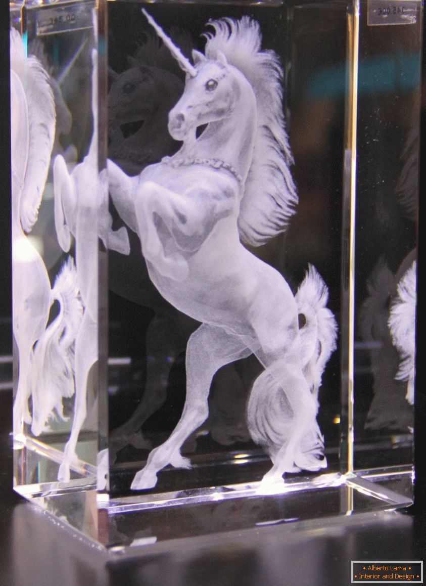 Incisione laser 3D di un cavallo in vetro