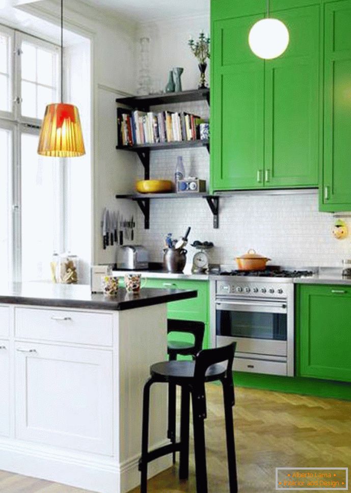 Cucina in colore bianco e verde