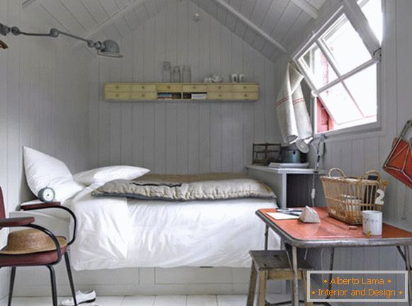 Camera da letto in soffitta
