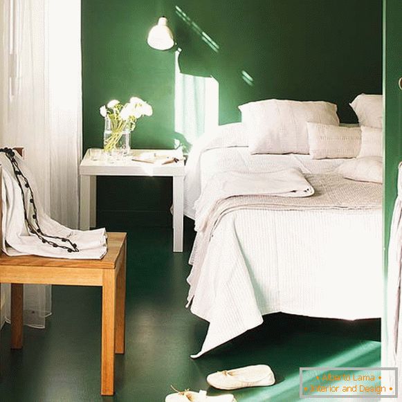 Piccola camera da letto nei colori bianco e verde