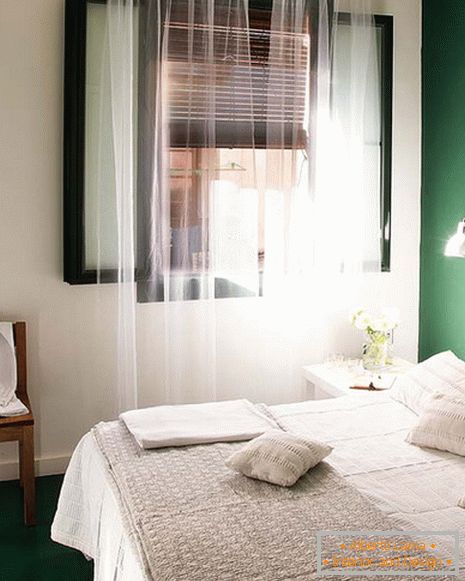 Interno della camera da letto in colore bianco-verde
