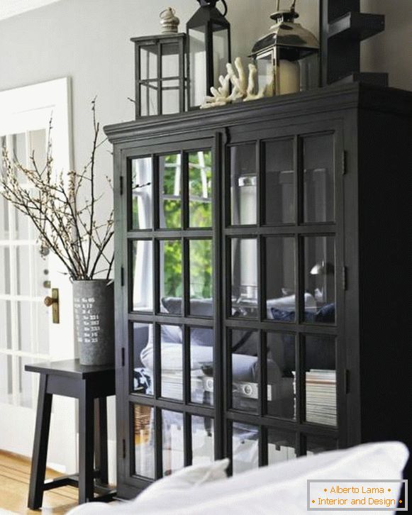 Elegante armadio nero per il soggiorno