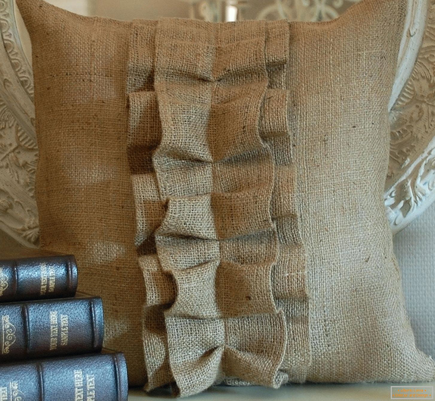 Libri e una borsa di tela