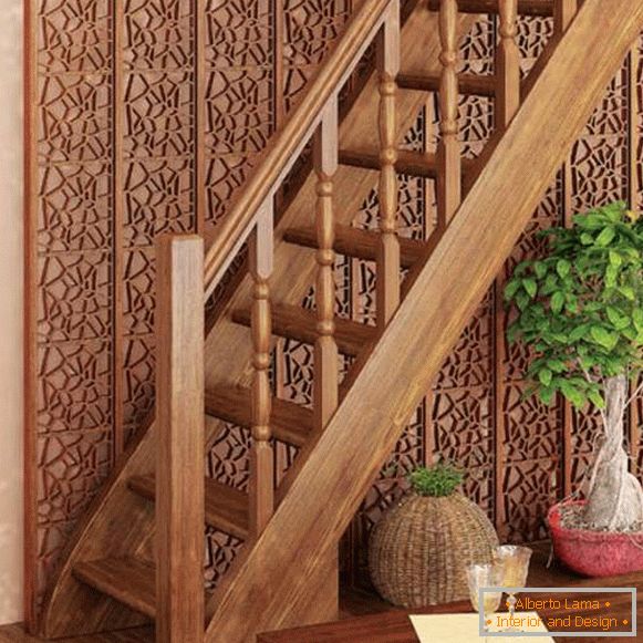 Bella scala design in una casa privata - foto di un modello in legno