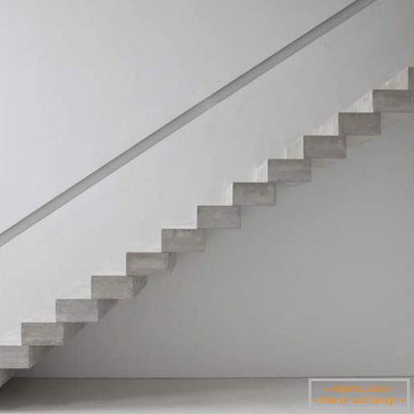Tipi di scale in una casa privata - scala a sbalzo di cemento