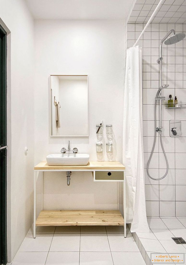 Interno bagno alla moda in colore bianco