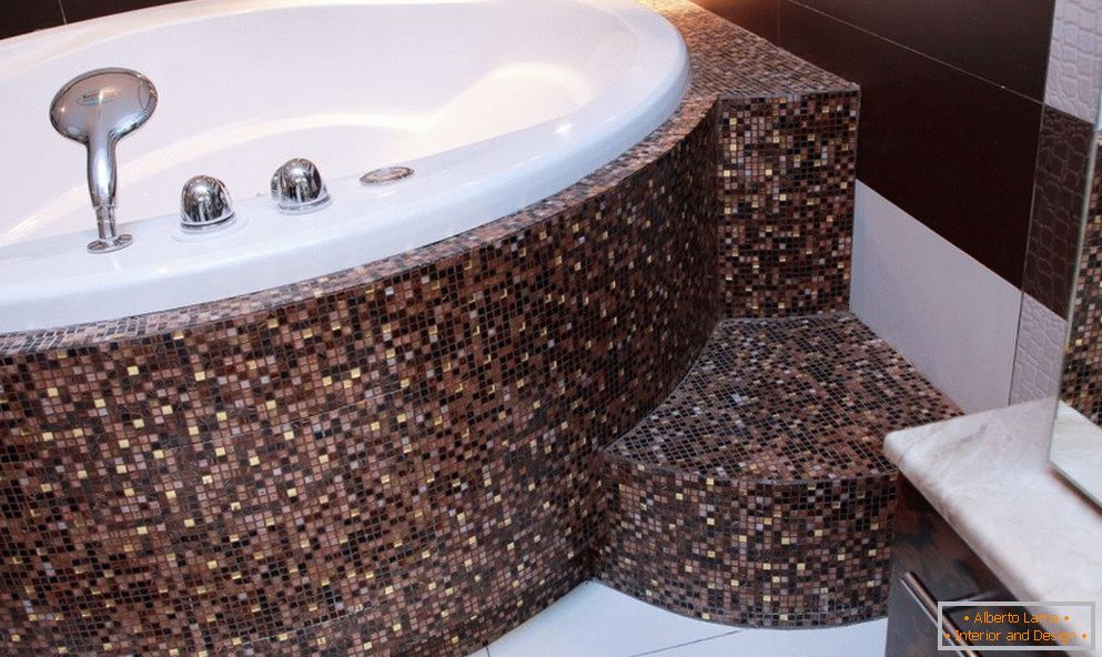 Mosaico su superfici curve in bagno
