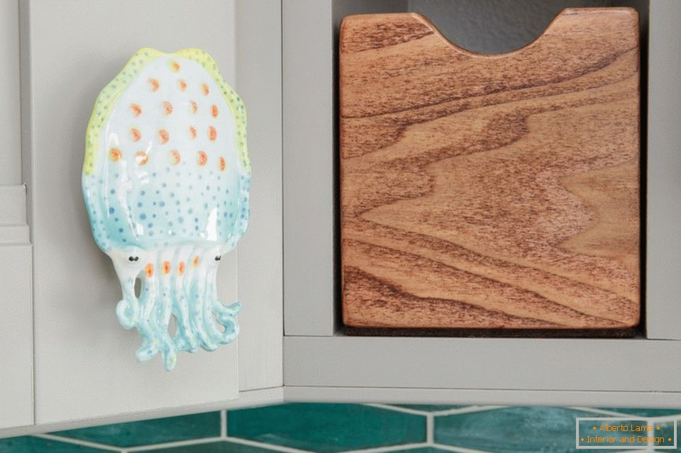 Maniglia per porta a forma di calamaro in cucina
