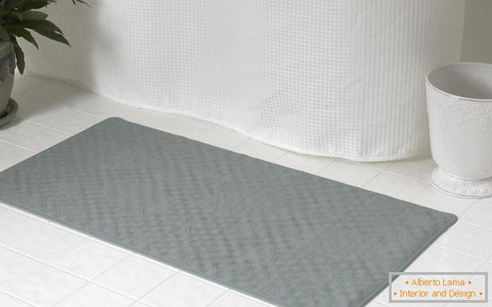 Il tappetino da bagno in gomma può essere definito l'opzione più pratica. 
