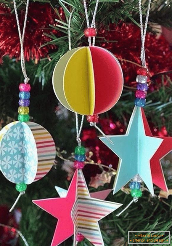 giocattoli natalizi originali con le mani sull'albero di Natale, foto 13
