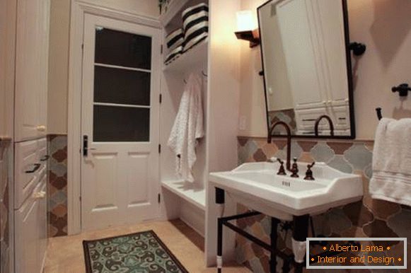 Elegante piastrelle ricce per il bagno in stile provenzale