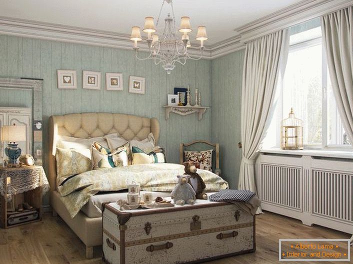 Una camera da letto accogliente in stile rustico nel castello della provincia di Francia.
