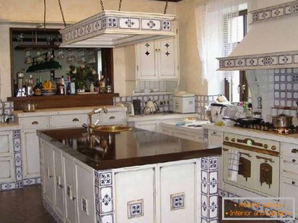 Foto della cucina in una casa privata in stile provenzale