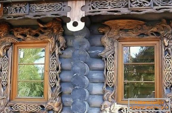 наличники на finestre in una casa di legno