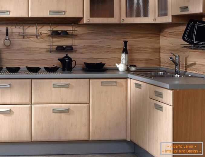 Decorare le pareti con il legno con le proprie mani - pannelli all'interno della cucina
