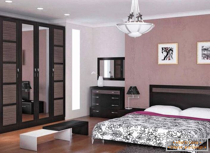 Stile moderno nel design degli interni: colori tenui e calmi nella colorazione delle pareti e del soffitto, mobili funzionali e a contrasto