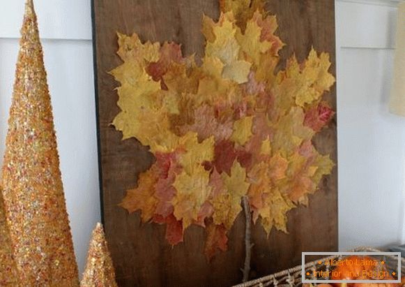 Decorazione foglia d'autunno con le proprie mani - applique