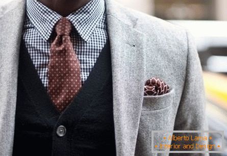 La scelta di una cravatta per una giacca grigia