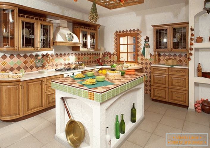 Divertente cucina in stile rustico per una casa di famiglia.