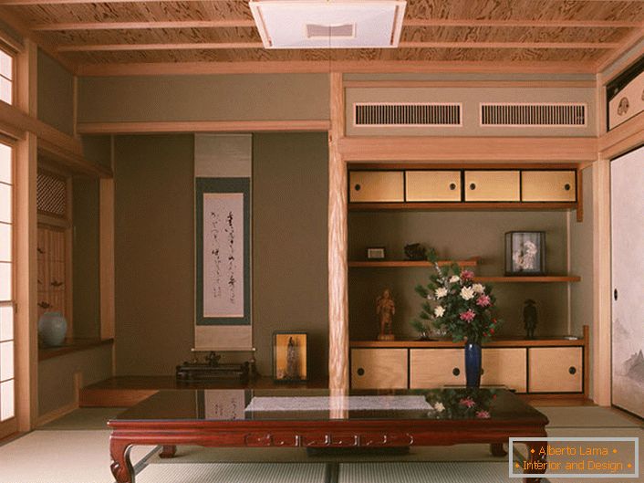 Lo stile del minimalismo giapponese è degno di nota per l'utilizzo di materiali naturali di finitura per l'organizzazione degli interni. 
