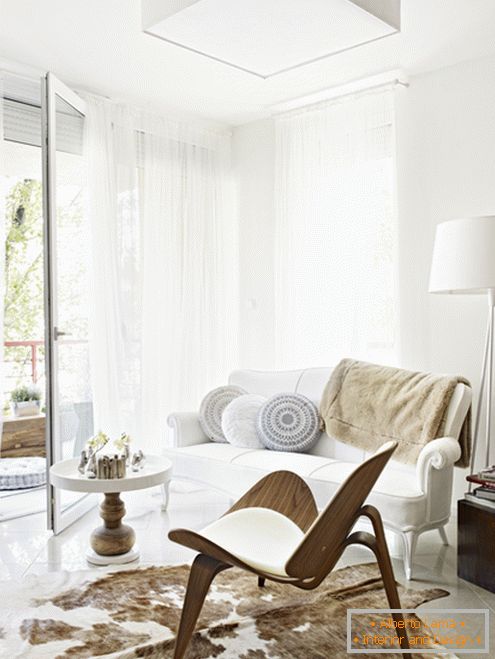 Interior design di un piccolo appartamento in colori chiari