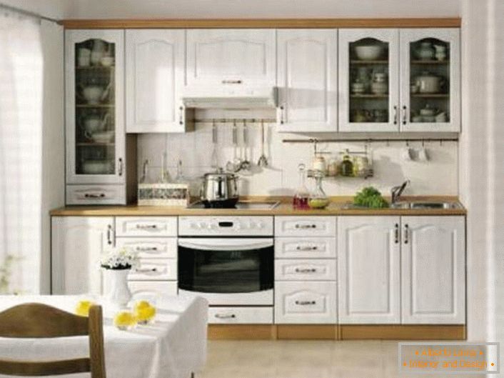 Un design semplice e modesto della cucina in stile scandinavo è un eccellente esempio di decorazione elegante.