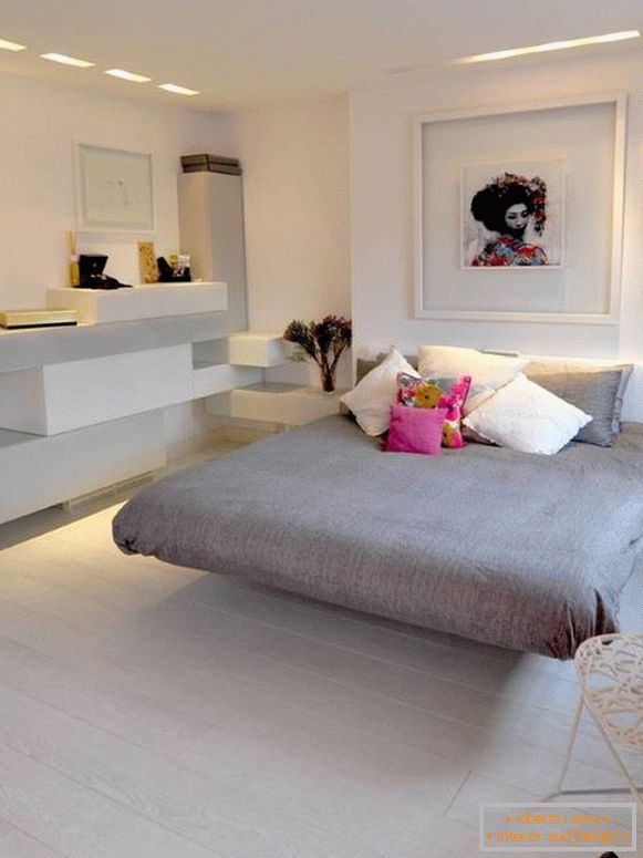 Camera da letto delle donne nello stile del minimalismo
