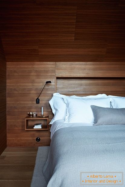 Decorazione in legno nella camera da letto