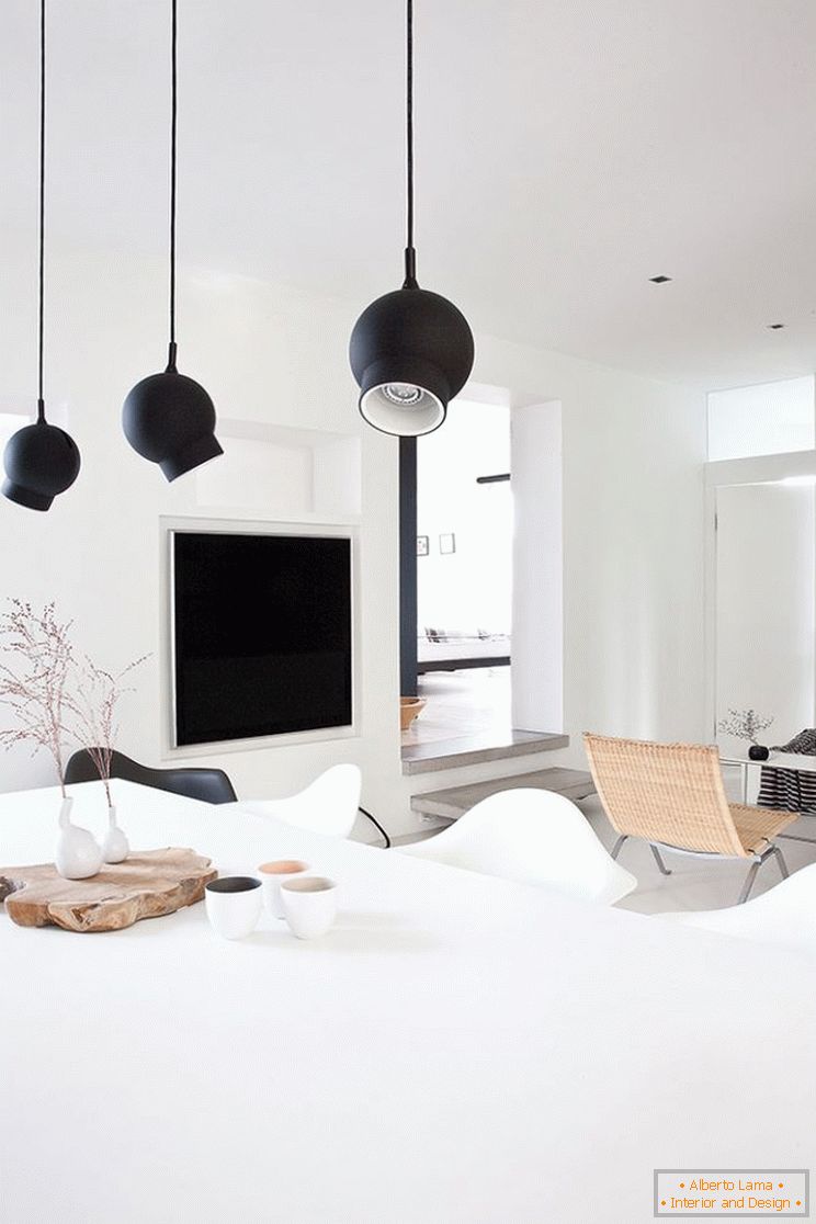 Progettazione di un piccolo appartamento in bianco e nero