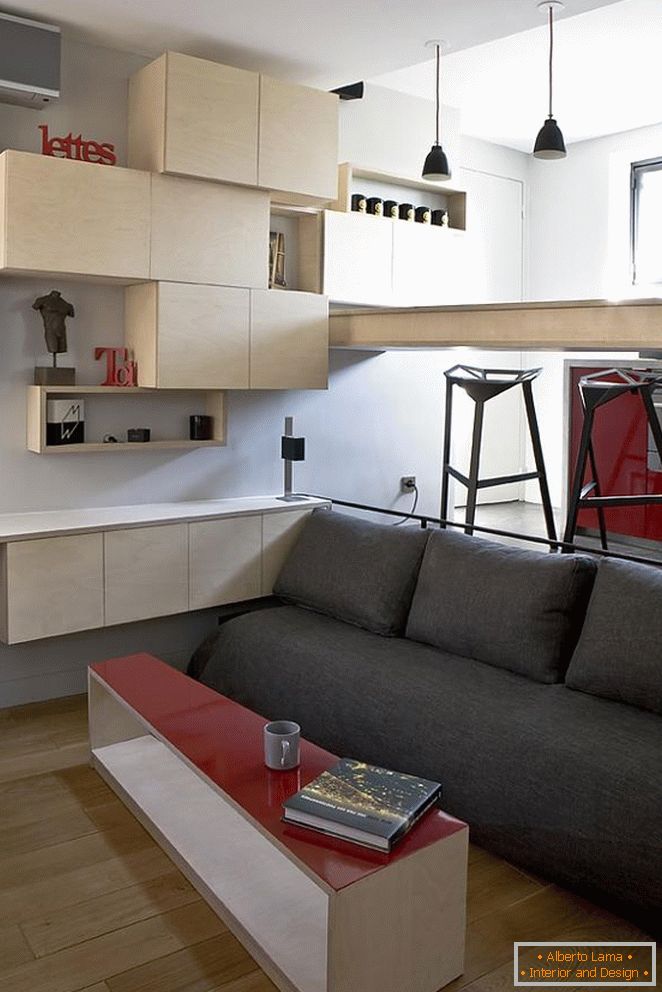 Interno di un piccolo appartamento a Parigi