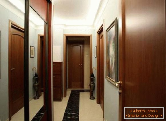 corridoio in uno stretto corridoio con un vano guardaroba, foto 20