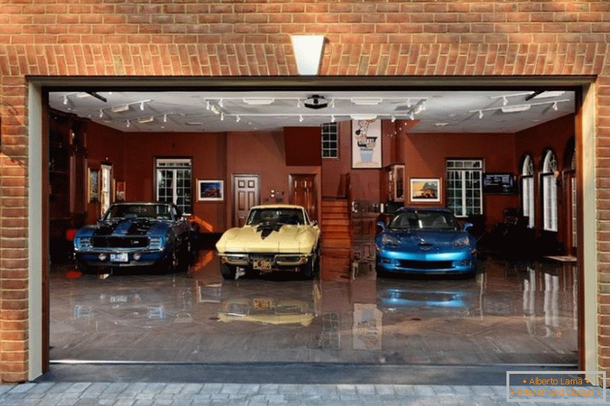 Interni eleganti del garage