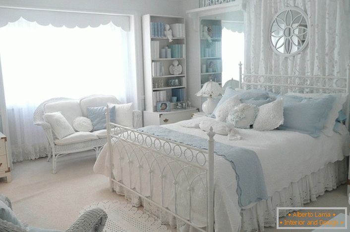 Stanza luminosa per dormire in stile country. Ottima scelta per decorare una camera degli ospiti.