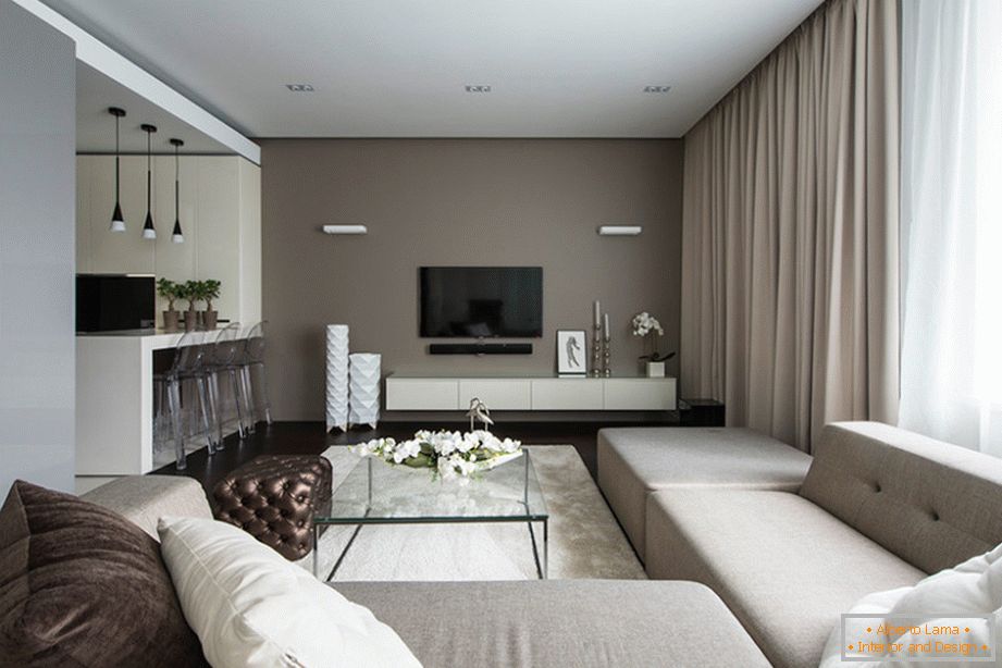 Luminoso e spazioso soggiorno in un piccolo appartamento