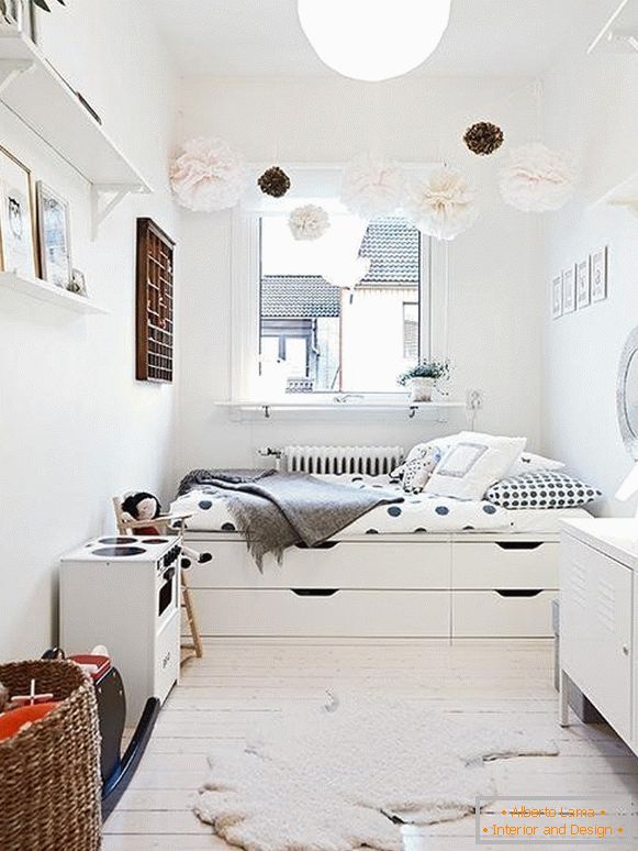 Piccola camera da letto in colore bianco