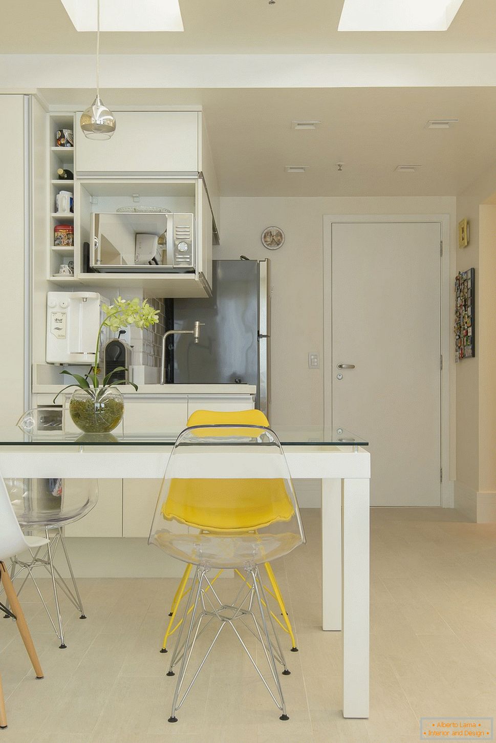 Sala da pranzo di un piccolo appartamento a Copacabana