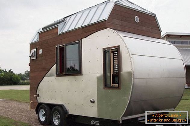 La casa-macchina su ruote: sul tetto pannelli fotovoltaici