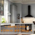 Cucina interna con luci incorporate e lampadari pendenti
