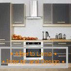 La combinazione di grigio e legno chiaro in cucina
