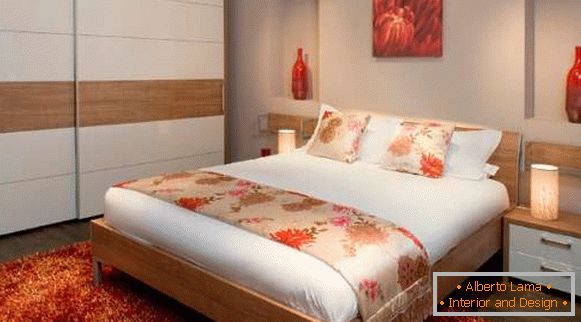 Design moderno della camera da letto con vano guardaroba - foto interna