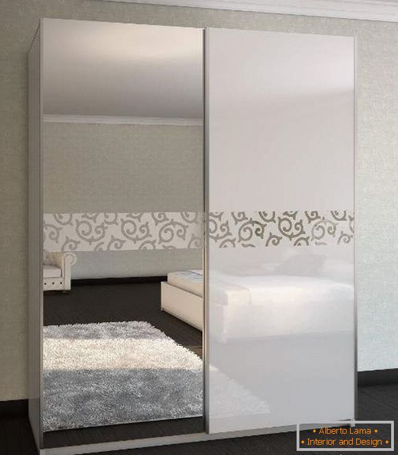 Moderni armadietti coupé - design fotografico in camera da letto con specchio