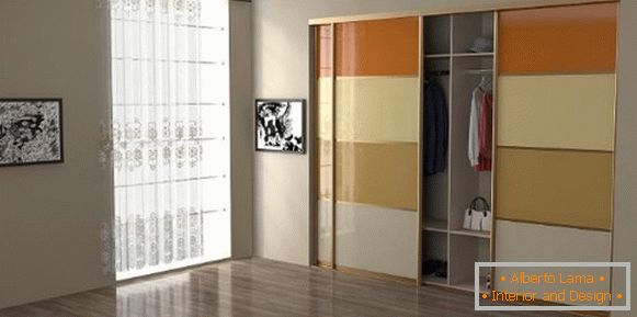 Scompartimento dei guardaroba incorporato - disegno della foto nella camera da letto con vetro