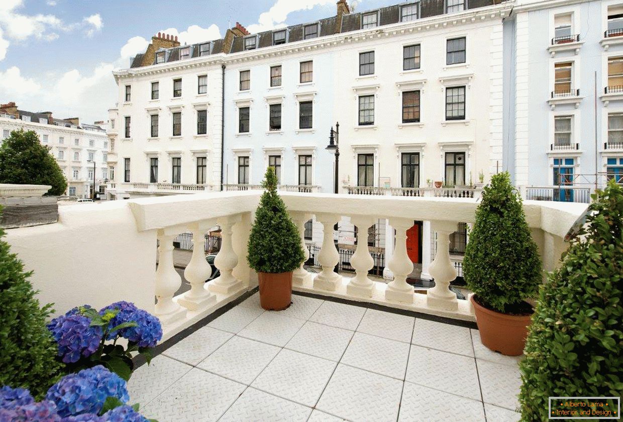 Veranda in una casa vittoriana di quattro piani a Pimlico