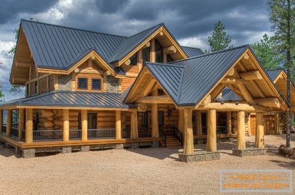 Bella facciata di una casa in legno - foto di case private 2016