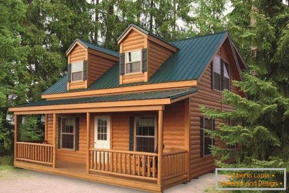 Case di legno dipinte - foto con un tetto verde