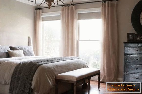 Design di tende per la camera da letto - foto in colori pastello