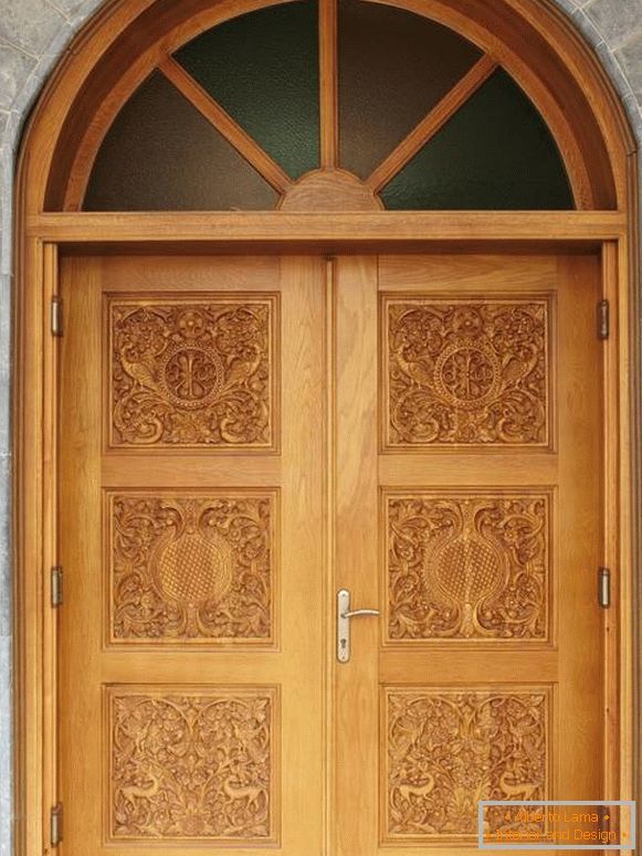 Porte d'ingresso anteriori in legno