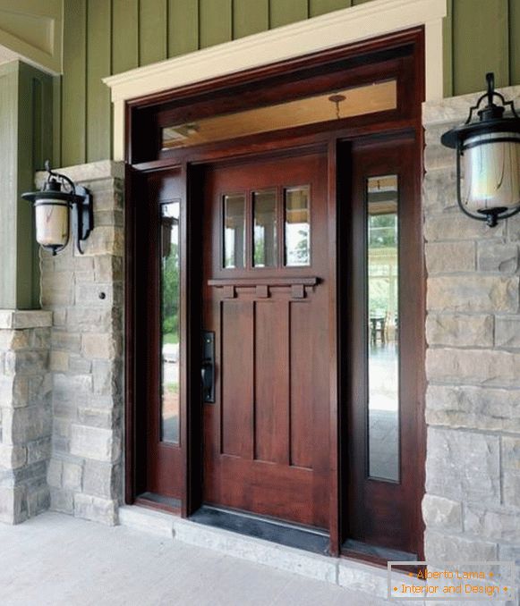 Porta frontale realizzata in vetroresina per legno