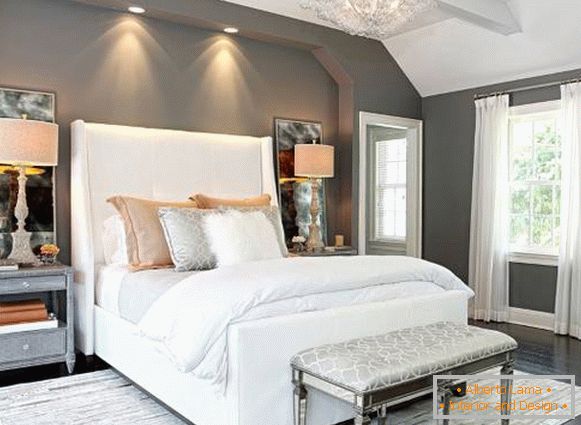 Immagine di una camera da letto in stile moderno con vernice grigia sulle pareti